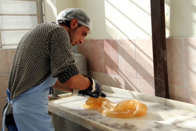 Üzüm ve dutun bolca yetiştirildiği Elazığ'da, bu iki meyveden kışlık olarak, birbirinden farklı lezzetler hazırlanıyor. Bunlardan en çok tercih edilenlerden birisi, ipe geçirilen cevizin üzüm veya dut şırasına batırılıp, kurutulmasıyla elde edilen orcik, bir diğer adıyla cevizli sucuk.