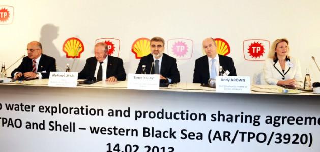Türkiye petrolleri anonim ortaklığı (TPAO) ile Shell arasında "Batı karadeniz derin arama ve üretim anlaşması" imzalandı. Enerji ve tabi kaynaklar bakanı Taner Yıldız şahitliğindeki anlaşmaya TPAO adına genel müdür Mehmet Uysal, TPAO sorumlu kıdemli başkan yardımcısı Ceri Powell ve Shell uluslararası aramadan sorumlu kıdemli başkan yardımcısı Ceri Powell ve Shell uluslararası arama ve üretim direktörü Andy Brown imza koydu.