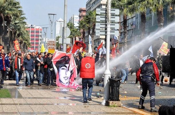 <p>11 Mart – Berkin Elvan’ın ölümü yurt genelinde protesto edildi </p>
<p> </p>