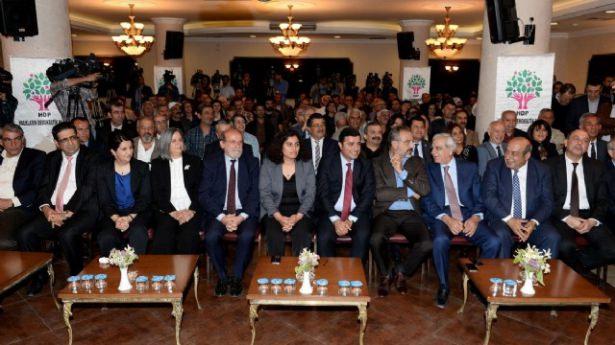 <p>22 Nisan – BDP Milletvekilleri HDP’ye geçti </p>
<p> </p>