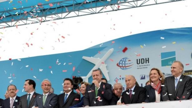 <p>7 Haziran – 3. Havalimanının temeli atıldı<br />
<br />
<a href="http://ekonomi.haber7.com/turkiye-ekonomisi/haber/1166558-tarihi-projede-ilk-adim" target="_blank">HABERİ OKUMAK İÇİN TIKLAYIN</a></p>

<p> </p>
