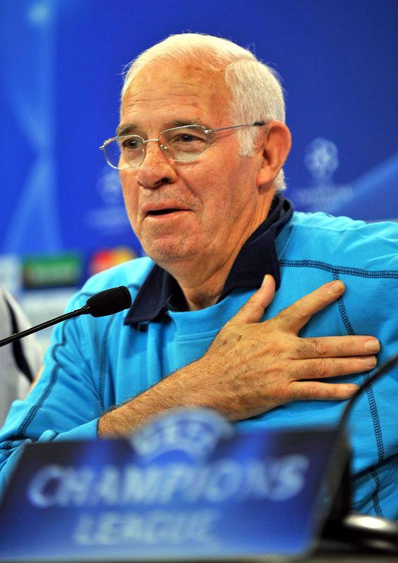 <p>Eski millî futbolcu ve teknik direktör Luis Aragones hayatını kaybetti.</p>
<p> </p>
