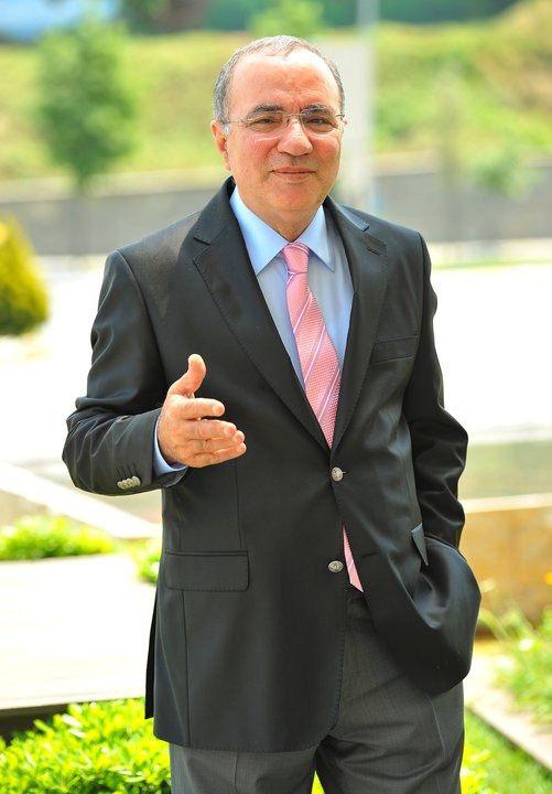 <p>CHP İstanbul Milletvekili Ferit Mevlüt Aslanoğlu, kalp krizi sonucu hayatını kaybetti.</p>
<p> </p>