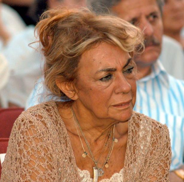 <p>Tiyatro ve sinemanın usta ismi Sanatçı Çolpan İlhan 78 yaşında kalp krizi sonucu hayatını kaybetti</p>
<p> </p>