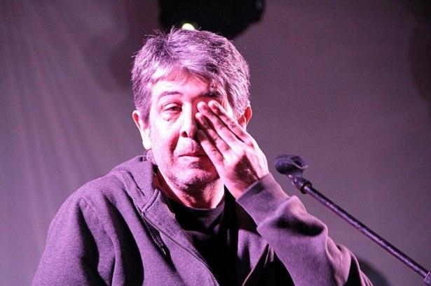 <p>Sanatçı Murat Göğebakan lösemiye bağlı ani kalp durması sonucu hayatını kaybetti</p>
<p> </p>