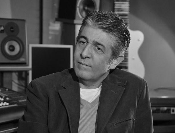<p>Sanatçı Murat Göğebakan</p>

