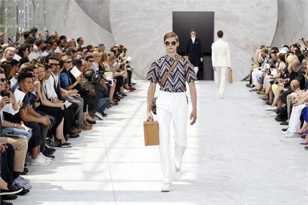 <p><strong>19- Louis Vuitton</strong><br />
Piyasa değeri milyar dolar</p>

<p> </p>
