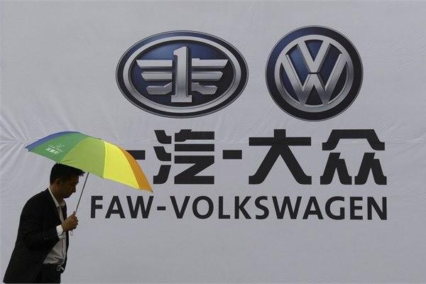 <p><strong>31- Volkswagen</strong><br />
Piyasa değeri 13,7 milyar dolar. Şirket sıralamada piyasa değerini geçen yıla göre en fazla artıran firmalardan oldu.</p>

<p> </p>
