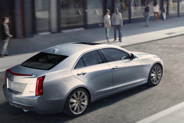 <p>2 - Cadillac ATS</p>

<p>İşte Cadillac'tan küçük lüks 5 yıldızlı bir sedan. </p>

<p>Audi gibi çarpışmalara dayanıklı olan bu güvenli araç size iki güvenlik teknolojisi sunuyor. </p>

<p>Biri Audi'de de olduğu gibi çarpışma öncesi uyarı sistemi diğeri ise şerit değiştirdiğinizde sizi uyaracak olan akıllı sistem.</p>
