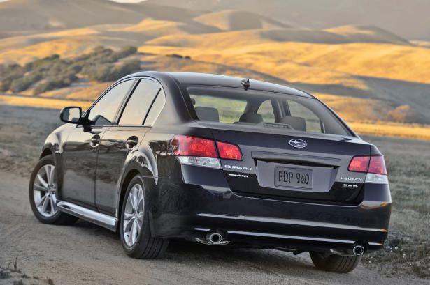 <p>7 - Subaru Legacy</p>

<p>Subaru tıpkı orta ölçekli Legacy Sedanda olduğu gibi bu aracında da sürücülerine dört çeker özelliği sunmuş. </p>

<p>Geliştirilmiş tutuş gücüyle sürücülerin kaza yapmasını önleyen bu araç en yüksek seviyede güvenlik sistemini üzerinde barındırıyor.</p>

