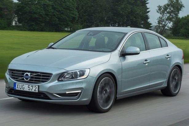 <p>9 - Volvo S60</p>

<p>Volvo çok uzun süredir modellerinde güvenliği geliştiriyor.Pek çok kazayı önleyen S60 NHTSA'dan 5 yıldız alan araçlar arasında. </p>

<p>Sadece bu kadar değil eğer 5 yıldızı aldığı raporu görürseniz kusursuz bir güvenlik raporuyla karşı karşıya olduğunuzu anlayacaksınız.</p>

