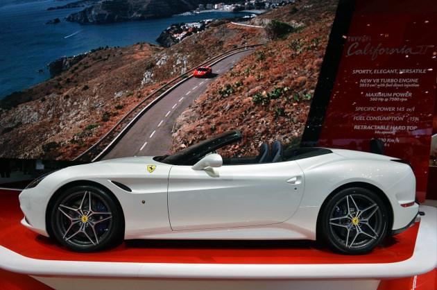 İtalyan efsanesi Ferrari, bu yıl 84.'sü düzenlenen Cenevre Otomobil Fuarı'nda, şıklığı, sportifliği, çok yönlülüğü ve ayrıcalıklığı eşsiz şekilde buluşturan, son derece zarif ve yenilikçi tasarıma sahip California T'yi dünyanın beğenisine sundu.