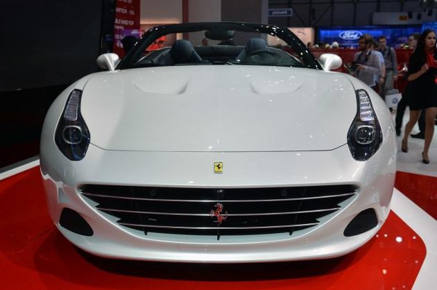 Cenevre Otomobil Fuarı'ndaki Ferrari standında sergilenen California T'nin yanı sıra V12 motora sahip Siyah-Bej iç tasarımıyla bir F12 Berlinetta ile 458 Spider modeli de otomobil tutkunlarının beğenisine sunuldu.