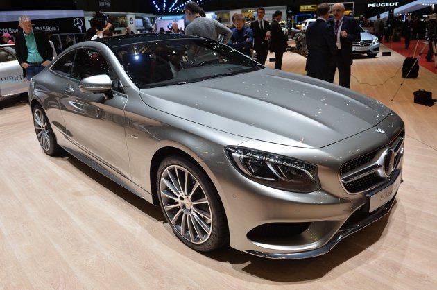 <p>Mercedes-Benz, Uluslararası Cenevre Otomobil Fuarı öncesinde düzenlediği basın gecesi ile hem yeni servis markası “Mercedes me” ve Apple'in otomobil eğlence ve bilgi sistemi olan “CarPlay”in lansmanını yaptı hem de merakla beklenen yeni S-Serisi Coupe modelini dünyaya tanıttı.</p>