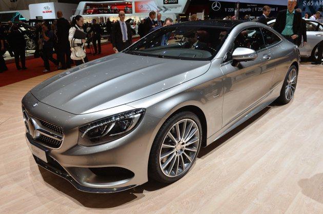 <p>Mercedes-Benz lüks segmentinin tartışmasız lideri S-Serisi'nin yeni nesli kendinden önceki her nesilde olduğu gibi “dünyanın en iyi otomobili” ünvanını korurken aracın yeni tek kapılı modeli S-Serisi Coupe, standartları yeniden belirleyecek.</p>