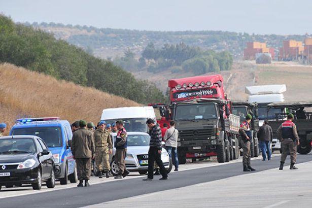<p><strong>6 Mayıs: MİT TIR'ları soruşturmasında yakalama kararı çıkarıldı</strong><br />
<br />
MİT TIR'ları soruşturmasında yakalama kararı çıkarıldı.</p>
<p> </p>
<p> </p>