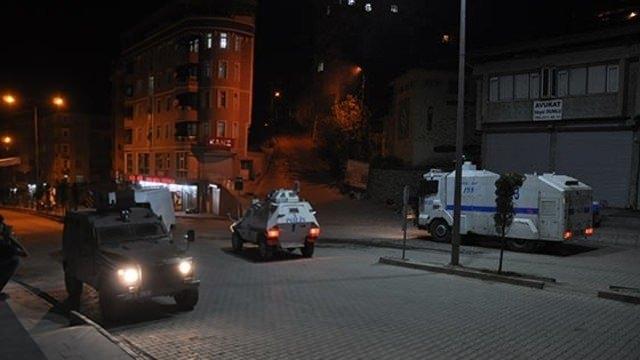 <p><strong>16 Ağustos: Güneydoğu'da sokağa çıkma yasakları</strong><br />
<br />
Terörle mücadele kapsamında Güneydoğu'da sokağa çıkma yasakları başlatıldı.</p>

<p> </p>

<p> </p>
