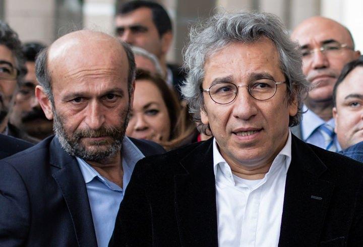 <p><strong>26 Kasım: Gazeteci Can Dündar ve Erdem Gül tutuklandı</strong><br />
<br />
Gazeteci Can Dündar ve Erdem Gül tutuklandı.</p>

<p> </p>

<p> </p>
