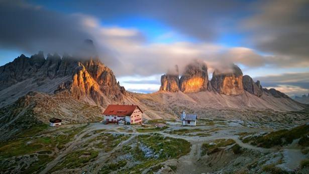 <p>Sony tarafından organize edilen 'World Photography Awards' (Dünya Fotoğraf Ödülleri) için başvurular 5 Ocakta sona eriyor. Geçtiğimiz yıl 171 ülkkeden amatör ve profesyonel fotoğrafçıların katıldığı yarışmanın birincisi 30 bin dolarlık ödül ile beraber Sony fotoğraf ekipmanının da sahibi olacak.</p>
