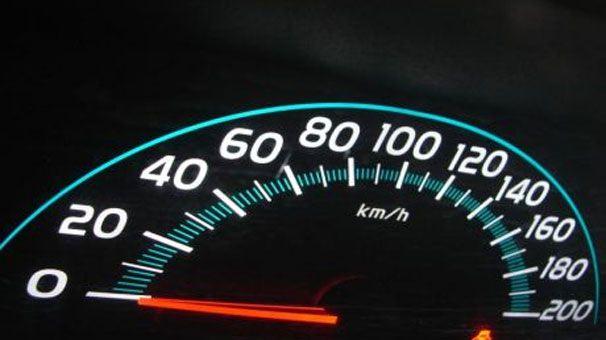 <p>Hız sınırını %30'a kadar aşan<br />
<br />
2014: 172 TL<br />
<strong>2015: 189 TL</strong></p>