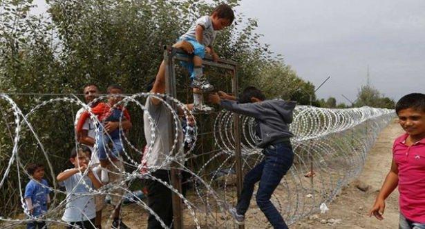 <p>Türk toplumunu üzen üçüncü olaysa yüzde 6.7 ile Suriye’de yaşanan iç savaş ve ölümden kaçan sığınmacıların Ege ile Akdeniz’de yaşadıkları trajediler oldu.</p>
