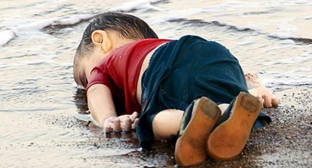 <p>Geçen yıl 2 Eylül’de Bodrum sahilinde kumların üzerinde cesedi bulunan 3 yaşındaki Aylan Kurdi, Türk halkının yüzde 5.4’le üzüldüğü dördüncü olay oldu.</p>
