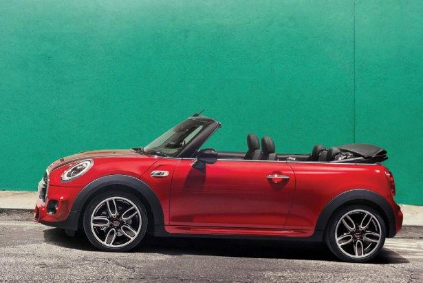 <p><strong>MINI Cabrio</strong><br />
Yılın ilk çeyreğinde satışa sunulacak olan küçük Cabrio, MINI Connected uygulamasıyla sürücüsünü yağmur ihtimaline karşı da uyarabiliyor.</p>