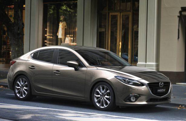 <p><strong>MAZDA 3 DİZEL</strong><br />
Japon markanın düşük sıkıştırma oranlı 1,5 lt'lik dizeli nihayet küçük SUV CX-3'ten sonra Mazda3'te de görev yapmaya hazır. Yılın ikinci çeyreğinde satışa sunulacak olan dizel motorda otomatik şanzıman seçeneği de olacak.</p>
