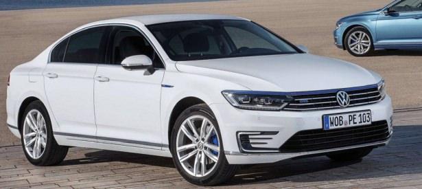 <p><strong>VW PASSAT GTE</strong><br />
50 km elektrikli sürüş menzili iddiası taşıyan Passat GTE, Türkiye'deki az sayıdaki hibrit otomobilden biri olmaya hazırlanıyor. 3'üncü çeyrekte satışa sunulacak olan otomobilin bataryası 2,5 saatte şarj edilebiliyor.</p>