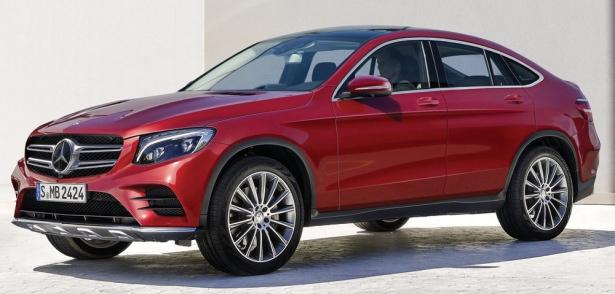 <p><strong>MERCEDES GLC COUPE</strong><br />
Mercedes'in GLE Coupe'den sonraki ikinci SUV-Coupe modeli GLC Coupe'nin yılsonunda Türkiye'de olması bekleniyor. 2,0 lt'lik benzinli ve 2,1 lt'lik dizel dışında 3,0 lt'lik 6 silindirli benzinli ve dizel motor seçeneklerinin de sunulacağı otomobilin AMG versiyonundaysa 4,0 lt'lik çift turbo V8 görev yapacak.</p>
