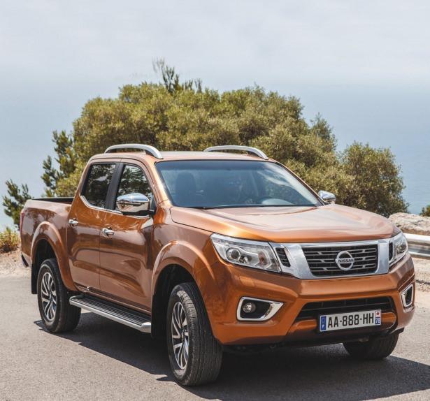 <p><strong>NISSAN NAVARA</strong><br />
Yılın ilk çeyreğinde satışa sunulacak olan yeni Navara, artık adında NP300 takısını da taşıyor. Çevre görüş sistemi ve acil durum fren yardımcısı gibi özellikleriyle dikkat çeken Navara'da 160 ve 190 HP güçlerinde 2,3 lt'lik iki dizel motor var.</p>