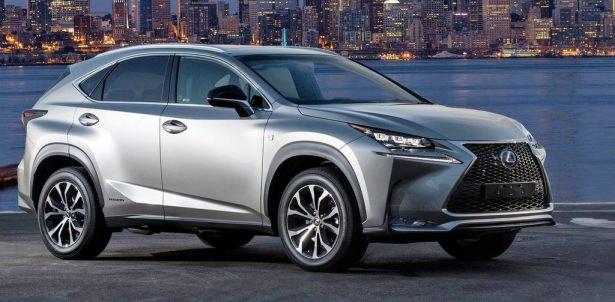 <p><strong>LEXUS RX ve NX</strong><br />
Japon markanın bugüne gelmesinde çok önemli bir rolü olan RX ve daha geniş kitlelere ulaşmasına yardım etmesi beklenen orta sınıf SUV'u NX, bu aydan itibaren sipariş edilebilecek. Her iki otomobilde de 2,0 lt'lik 4 silindirli benzinli turbo motor ortakken, yine her iki SUV'da da hibrit versiyonlar mevcut. MQB platformunda yükselecek.</p>