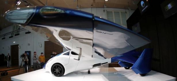 <p>2016'da satışa çıkması planlanan Aeromobil, yaklaşık 200 bin liraya satılacak.</p>

<p>Yalnız bu aracı her şoför kullanamayacak!</p>
