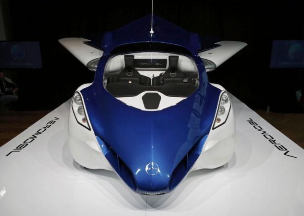 <p>Aracı kullanacakların otomobilin yanı sıra pilot ehliyetine de sahip olması gerekecek.</p>
