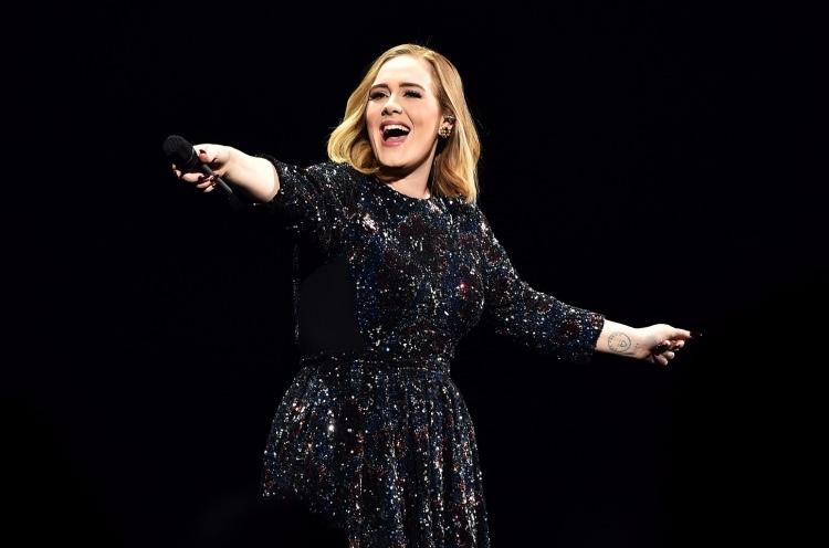 <p>Adele'in, gelirinin büyük kısmını albüm satışları sayesinde kazandığı belirtildi.</p>