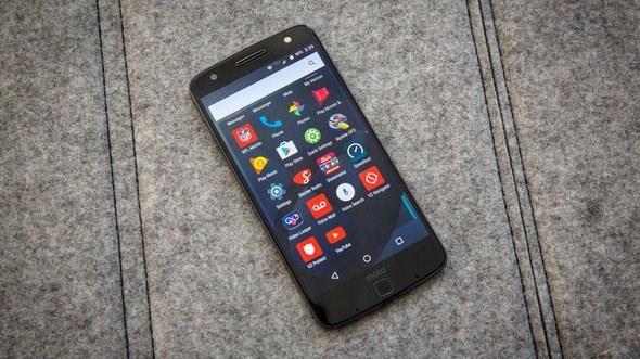 <p><strong>Motorola Moto Z</strong><br />
<br />
Bellek: 4 GB RAM<br />
Kamera: 13 megapiksel</p>
