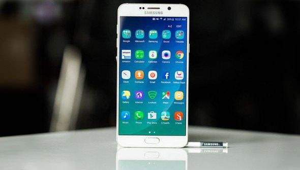 <p><strong>Samsung Galaxy Note 5</strong><br />
<br />
Ekran boyutu: 5.7 inç<br />
Ekran çözünürlüğü: 1440x2560 (QHD)</p>
