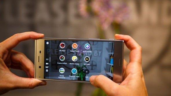 <p><strong>Sony Xperia XZ</strong><br />
<br />
Bellek: 3 GB RAM<br />
Kamera: 23 megapiksel</p>
