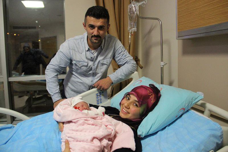 <p>Zonguldak'in Eregli ilcesinde 2016 yilinin ilk bebegi Zeynep Miray bebek oldu. </p>
