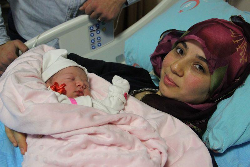 <p>Eregli Devlet hastanesinde Yesim-Baris Ozcan ciftinin ikinci cocuklari olan Zeynep Miray, aileye buyuk mutluluk yasatti.</p>