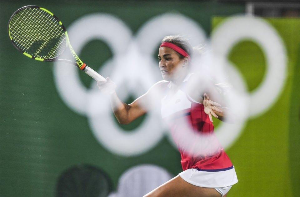 <p>Brezilya'nın Rio De Janeiro kentinde yapılan Rio 2016 Yaz Oyunlarında Porto Rikolu tenisçi Monica Puig (fotoğraftaki), Alman tenisçi Angelique Kerber’i yenerek altın madalya kazandı.</p>
