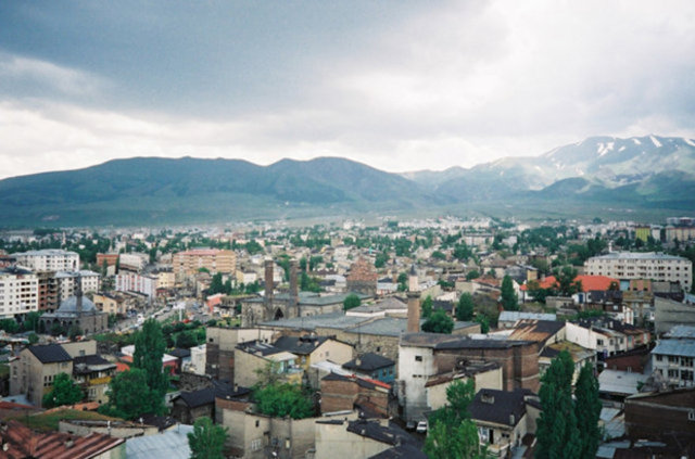 <p>Erzurum<br />
<br />
Toplam satılan konut: 4.253<br />
Önceki yıl aynı dönem: 3.331</p>