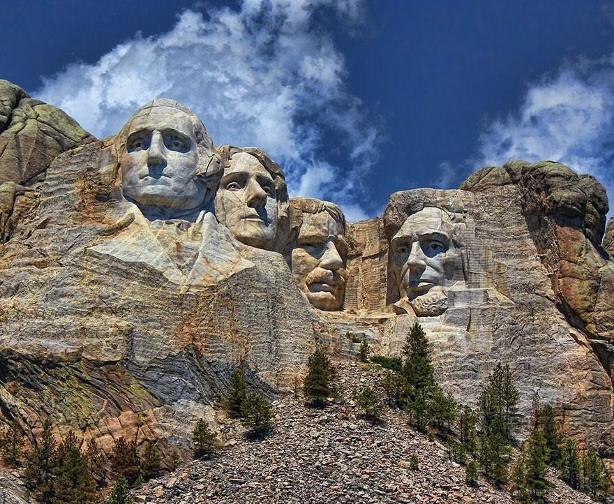 <p>Amerika'nın Güney Dakota kısmında yer alan Rushmore Dağı Anıtın da fotoğraflardaki gibi görünmüyor.</p>
