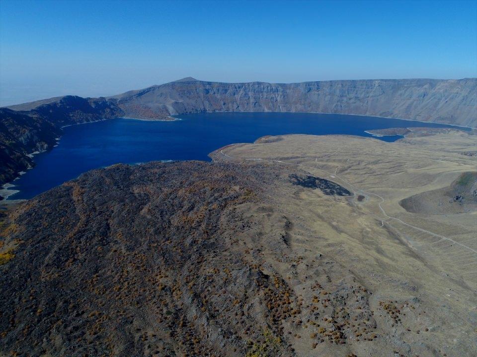 <p>Burayı turizm merkezi haline getirmemiz gerekiyor. Bunun için çalışıyoruz. Turistler, bu hazineyi ve güzellikleri keşfederlerse, ilimize de katkı sağlayacaklar."</p>
