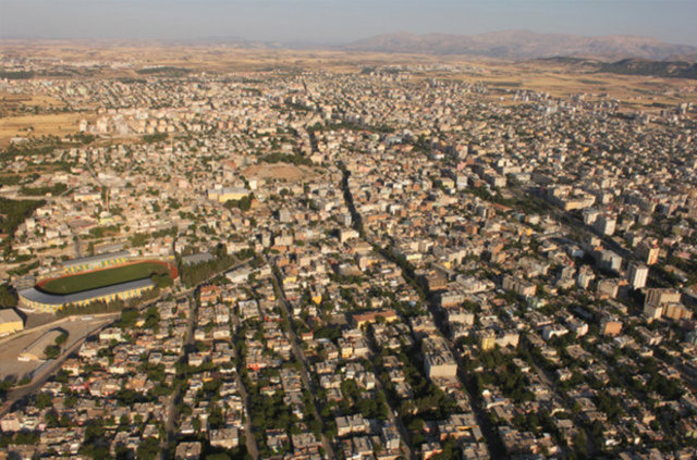<p>Adıyaman<br />
<br />
Toplam satılan konut: 2.921<br />
Önceki yıl aynı dönem: 2.625</p>
