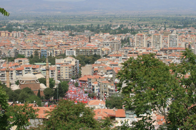 <p>Manisa<br />
<br />
Toplam satılan konut: 10.653<br />
Önceki yıl aynı dönem: 9.237</p>