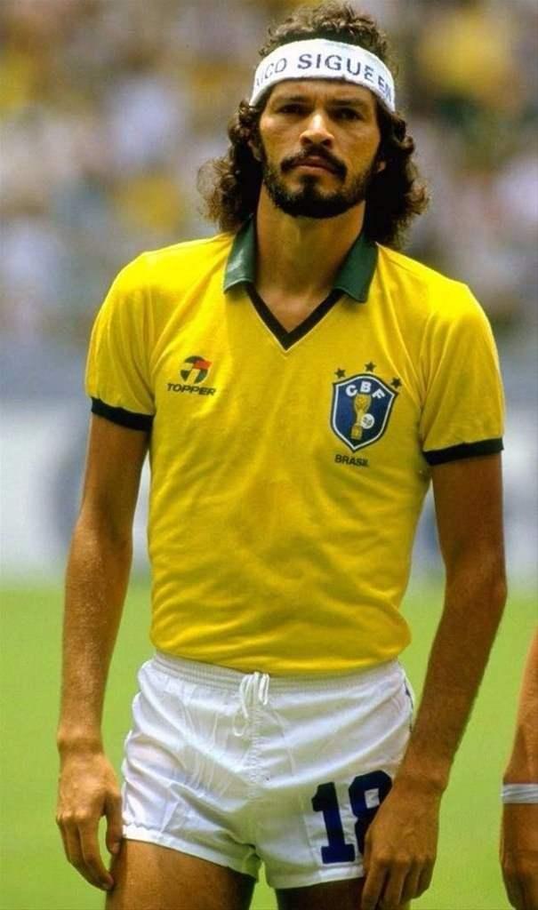 <p>İsmini yunan filozoftan alan Brezilyalı efsanevi futbolcu Socrates aynı zamanda doktor ve çevreci bir politikacıydı.</p>
