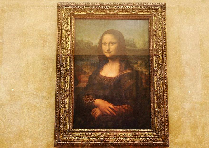 <p>Fransa'nın Paris şehrinde bulunan Louvre Müzesi'nin içinde yer alan Mona Lisa tablosuna bu kadar yakından bakamayacaksınız.</p>
