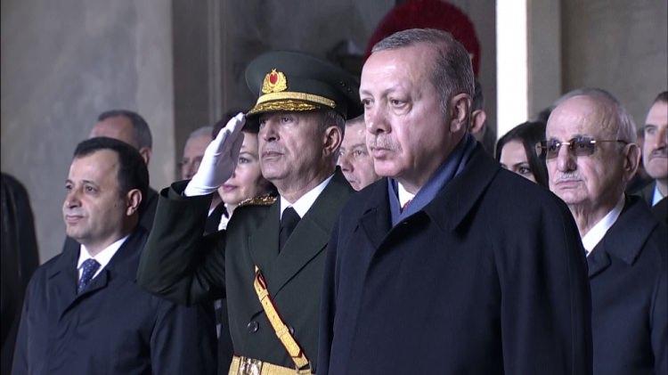 <p>Devlet erkanı Türkiye Cumhuriyeti'nin 94. kuruluş yıl dönümü dolayısıyla Anıtkabir'i ziyaret etti.</p>

<p> </p>

