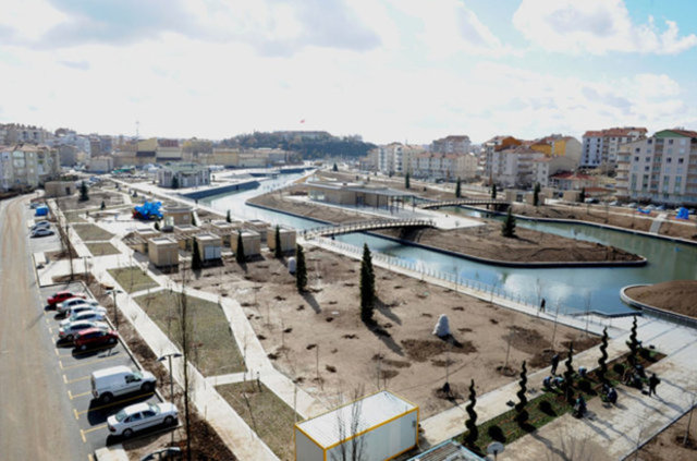 <p>Kırşehir<br />
<br />
Toplam satılan konut: 2.199<br />
Önceki yıl aynı dönem: 2.157</p>
